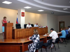 Судьи Арбитражного суда утром собрались за закрытыми дверями в Волгограде