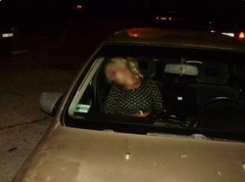 В городе-спутнике Волгограда три нетрезвых дамы угнали такси