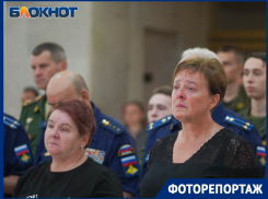 «Везде побывал, и в Крыму, и в Сирии»: матерям погибших на Украине военных передали награды в Волгограде