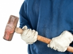 Под Волгоградом мужчина кувалдой забил 17-летнего подростка