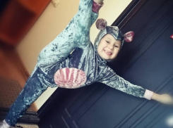 В уютном костюме мышонка Ксения Федорова в конкурсе «Детский новогодний костюм-2020»