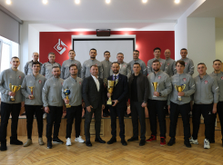 Планы на новый сезон: на «Красном октябре» прошла встреча руководства и заводской сборной по футболу