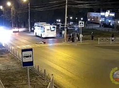 Пешеход рванул на «красный» в Волгограде и оказался под колесами «Весты»