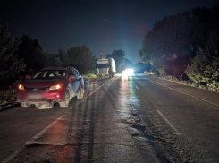 Массовая авария с пятью машинами попала на камеру под Волгоградом