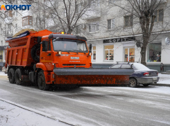 Коммунальщиков Волгограда просят в полную силу бороться с гололедом