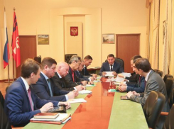 Андрей Бочаров поручил до 1 ноября внести бюджет в областную думу