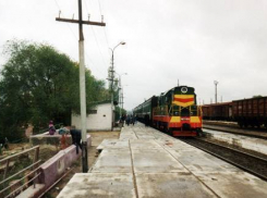 В Камышине 27-летнюю девушку сбил поезд