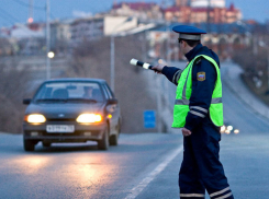 В Волгограде инспектора ГИБДД осудят за взятку в 30 тысяч