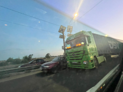В Волгограде рядом с кладбищем столкнулись Daewoo Matiz и фура