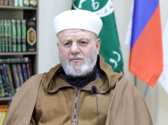 Муфтий напомнил про «обнаженку» в арабских странах после призыва  прикрыть «срамную» грудь Родины-матери