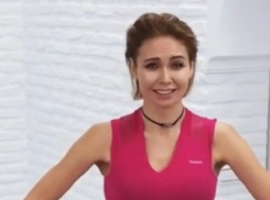 Секретами домашней растяжки в режиме «самоизоляция» поделилась Ляйсан Утяшева