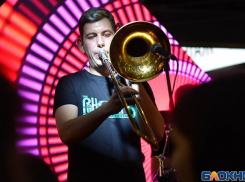 Отдых по – взрослому попал на фото в День защитника Отечества