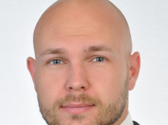 Уродливыми остановками Волгоград заставил депутат гордумы за бюджетные деньги