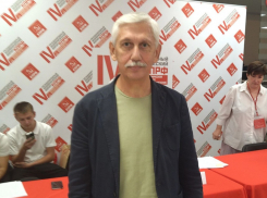 Бывшего депутата Госдумы оскорбил сбежавший от него волгоградский автобус
