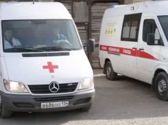 Мотоциклист врезался в 14-летнюю велосипедистку в Урюпинске: оба в больнице