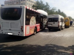 Водитель автобуса устроил тройное ДТП в Волжском: пострадали пассажиры