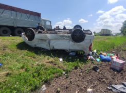 Решила обогнать КамАЗ: водитель Hyundai чудом выжила с ребенком в ДТП в Волгоградской области 