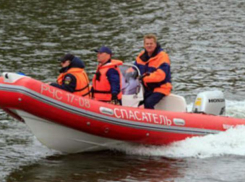Под Волгоградом спасатели экстренно доставили врача для помощи члену экипажа судна