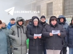 После обращения к Бастрыкину обвинённая жителями УК бросилась судиться в Волгограде