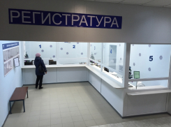 В поликлинике Волгограда 70-летним пенсионерам предложили «изыскать способ привиться платно»