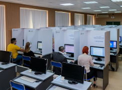 «Пока 3-я волна, дистанта в школах не планируется»: как работает горячая линия облздрава по COVID-19 в Волгограде