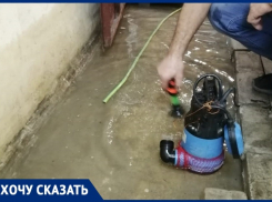 Половодье в подвале дома под Сбербанком сняли на видео в Волгограде