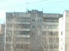 Школьники бегают по крышам девятиэтажек в Волгограде