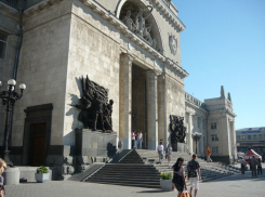 Волгоградский железнодорожный вокзал оцеплен из-за сообщения о бомбе