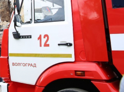 Мужчина едва не погиб во время пожара в трехэтажке в Волгоградской области