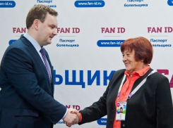 Бывший диктор Центрального стадиона стала первой обладательницей паспорта болельщика ЧМ-2018 в Волгограде 