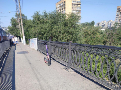 «Пусть с самосвалами соревнуются»: волгоградцы неистовствуют из-за электросамокатов