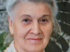 В Волгограде вторые сутки не могут найти седовласую женщину в бежевой куртке