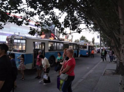 В Волгограде ДТП на Рабоче-Крестьянской остановило движение троллейбусов