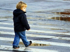 В Волгограде ищут родителей брошенного на улице 5-летнего мальчика