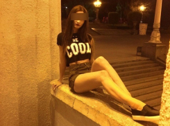 Ради лайков волгоградка оголила длинные ноги в холодную погоду