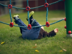 Воспитателя детсада Камышина осудят за падение 4-летнего ребенка с лестницы