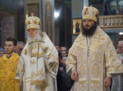 «Блокнот Волгограда» публикует видео красивейшего рождественского богослужения двух митрополитов