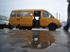 В Волжском пассажир маршрутки осужден за брошенную в водителя бутылку