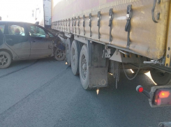 Волгоградка чудом выжила, протаранив на Mitsubishi фуру 