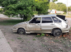 21-летний водитель ВАЗа не справился с управлением и погиб под Волгоградом 
