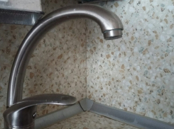 Горячую воду отключат в Волгограде в апреле: список адресов и даты