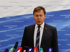 Голосовавший против повышения пенсионного возраста депутат Госдумы от Волгограда отмечает свое 70-летие