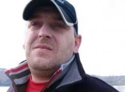 Мать погибшего в авиакатастрофе волгоградца Леонида Мнацаканова прибыла в Санкт-Петербург на опознание сына