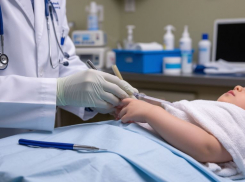 Мать травмированной упавшим баннером пятилетней волгоградки пожаловалась Бастрыкину на волокиту