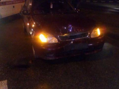 Водитель «Нивы» сбил участника ДТП при установке аварийного знака в Волгограде 