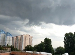 Штормовой дождь обесточил сотни домов  в Волгограде