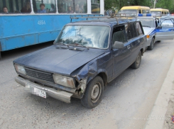 В Волгограде у мужчины угнали «четверку», пока он помогал пострадавшим в ДТП