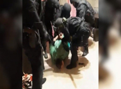 Подробности взятия волгоградцем в заложники своей сожительницы и нападения на полицейских