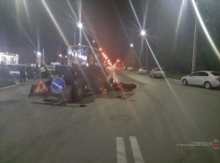 Парень с девушкой на мотоцикле протаранили трактор в Волжском: оба в больнице