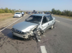 В тройном ДТП с фурой и иномарками под Волгоградом пострадали двое
